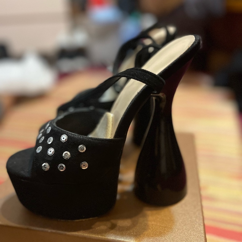Bell shaped heels